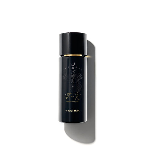 Kinetic Perfumes Insomnia Extrait de Parfum 100 ml – Rückseite des schwarzen Flakons mit goldener Motten- und Mond-Grafik