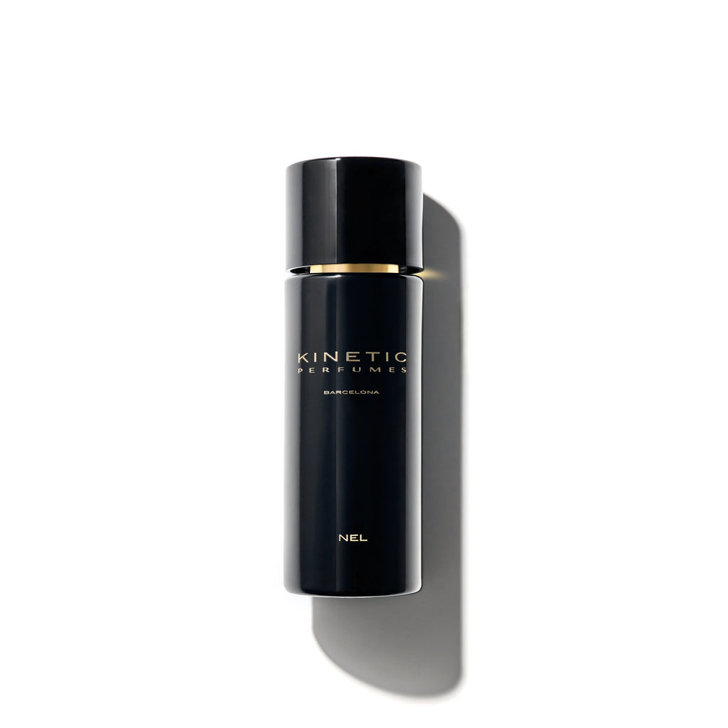 Kinetic Perfumes Nel Extrait de Parfum 100 ml – schwarzer Flakon mit Goldring und goldener Schrift auf weissem Hintergrund