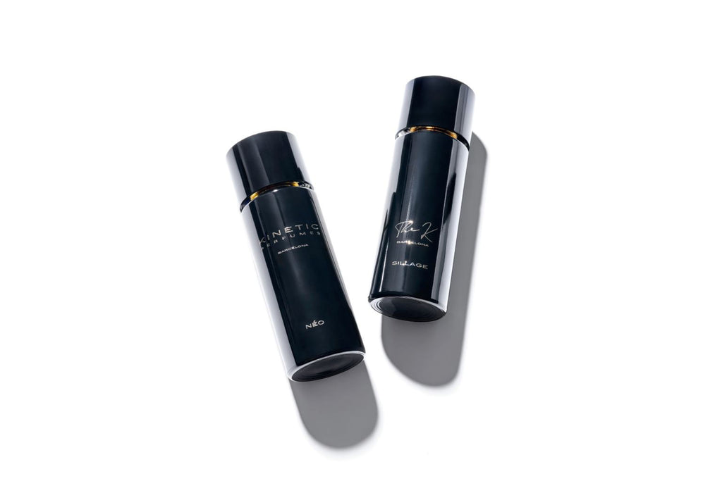 Kinetic Perfumes Néo Sillage Extrait de Parfum 100 ml – zwei schwarze Flakons nebeneinander liegend auf Weiss