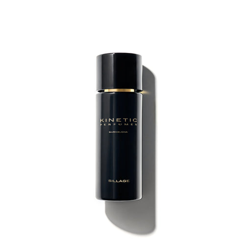 Kinetic Perfumes Sillage Extrait de Parfum 100 ml – schwarzer Flakon mit Goldring und goldener Schrift auf weissem Hintergrund