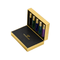 The Fragrance Discovery Set 10 × 5 ml – Probierfläschchen in Schwarz, Grün, Blau, Türkis, Violett in geöffneter goldener Box