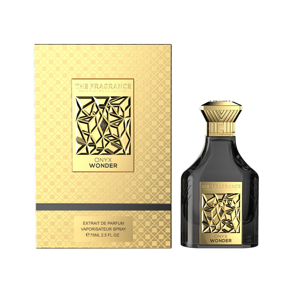The Fragrance Onyx Wonder Extrait de Parfum 75 ml – schwarzer Flakon rechts neben frontaler goldener Box mit schwarzem Streifen