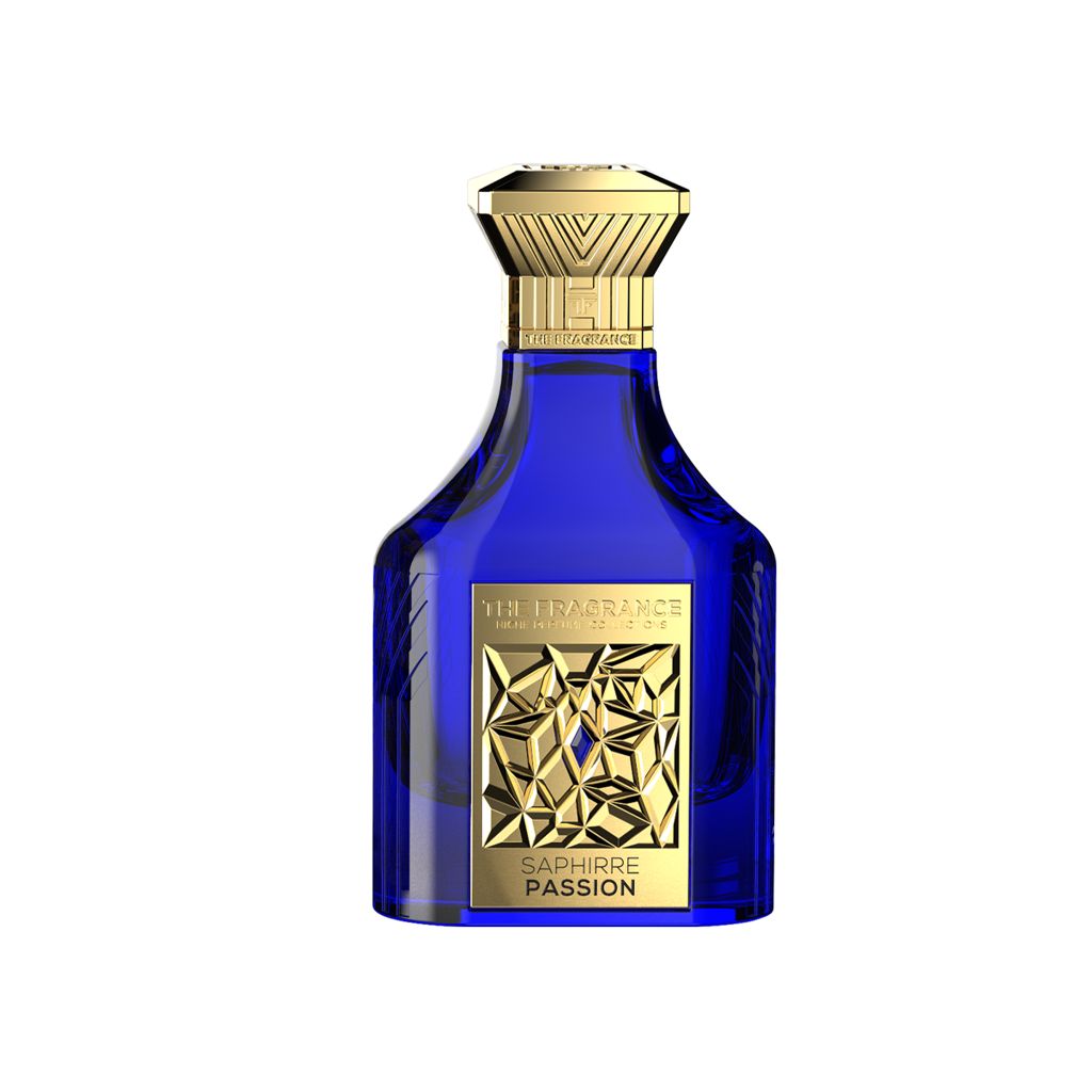 The Fragrance Sapphire Passion Extrait de Parfum 75 ml – dunkelblauer Flakon mit goldener Plakette auf weissem Hintergrund
