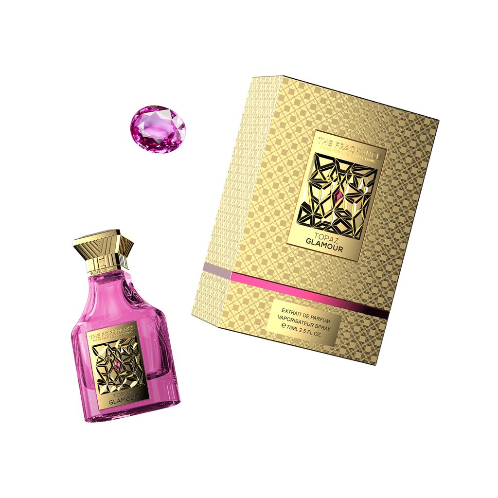 The Fragrance Topaz Glamour Extrait de Parfum 75 ml – pinker Flakon schräg neben pinkem Topas und goldener Box