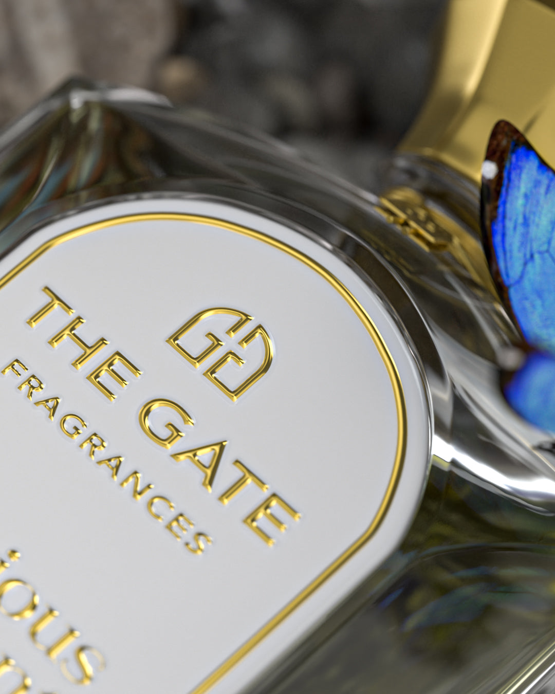 Nahaufnahme The Gate Etikett mit Goldschrift und blauem Schmetterling