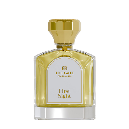 The Gate First Sight Extrait de Parfum 100 ml – hellgoldener Flakon mit goldener Kappe und weissem Etikett, freigestellt auf Weiss