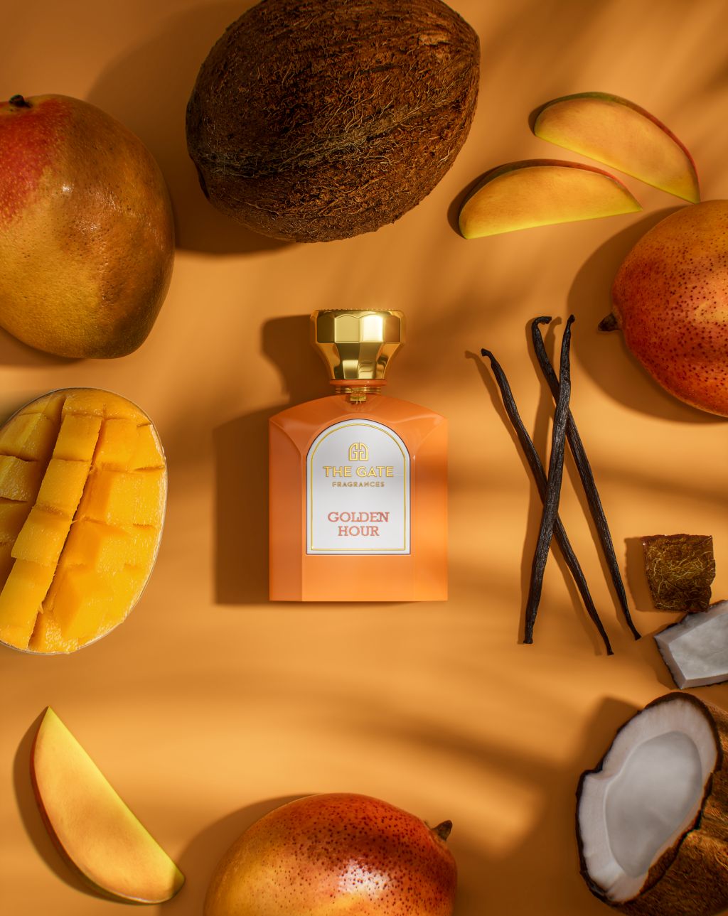 The Gate Golden Hour Extrait de Parfum 100 ml – oranger Flakon von oben mit Mango, Kokosnuss und Vanille auf Orange