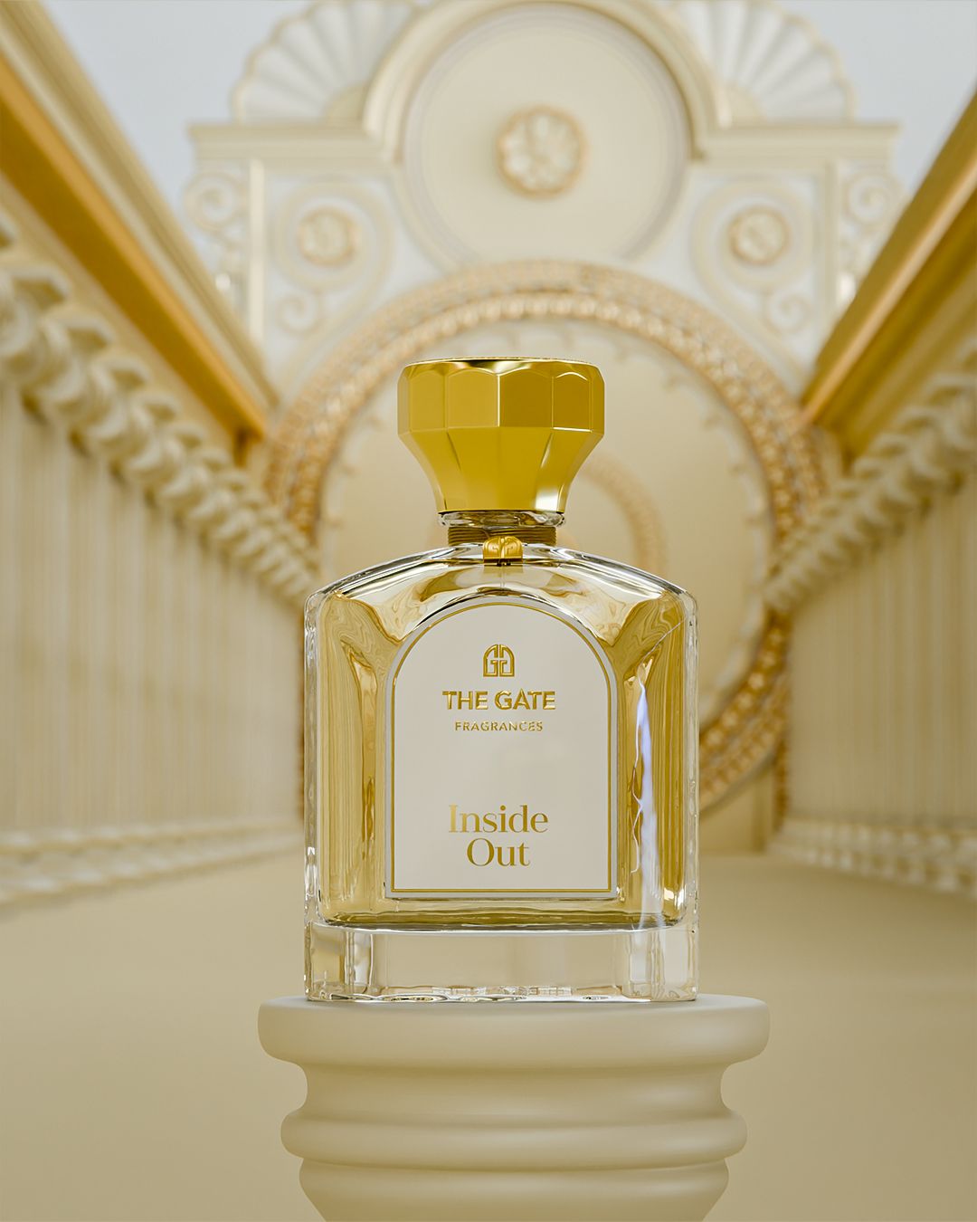 The Gate Inside Out Extrait de Parfum 100 ml – hellgoldener Flakon auf Sockel in Bogengang mit goldenem Rundbogen
