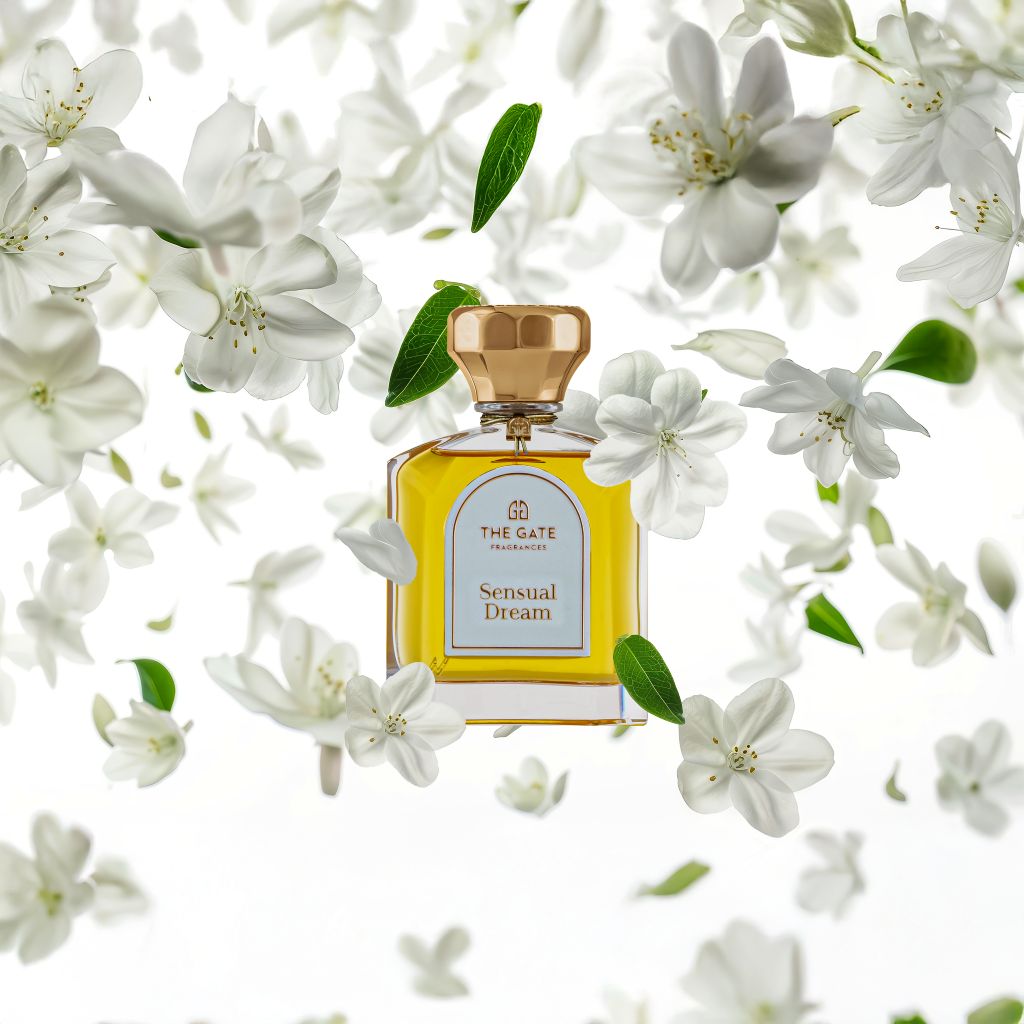 The Gate Sensual Dream Extrait de Parfum 100 ml – gelbgoldener Flakon schwebend zwischen weissen Jasminblüten und Blättern