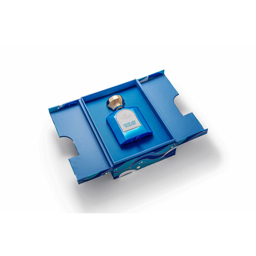 The Gate Sous Les Nuages Extrait de Parfum 100 ml – geöffnete blaue Präsentationsbox mit blauem Flakon