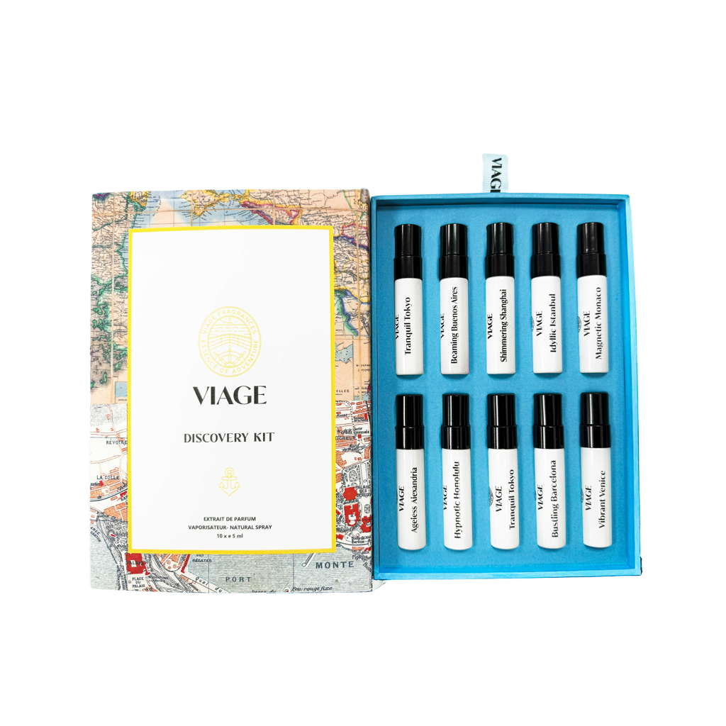 Viage Discovery Set 10 × 5 ml – Zehn Probierfläschchen in geöffneter türkisblauer Box mit Landkarten-Deckel