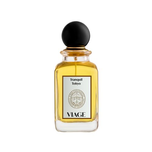 Viage Tranquil Tokyo Extrait de Parfum 100 ml – Klarer Flakon, goldgelber Duft, schwarze Kugelkappe, weisses Etikett, weisser Hintergrund